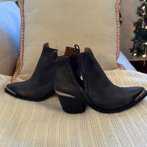 Jeffrey Campbell Crowell black booties size 7